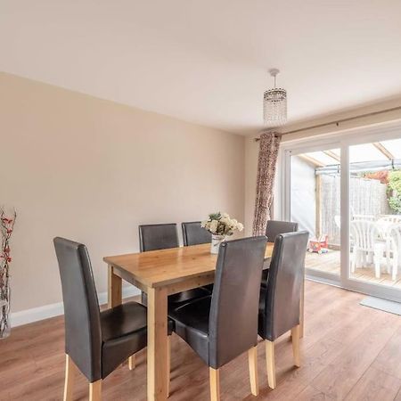 3-Bed Family Home With Parking & Large Garden Windsor Eksteriør bilde