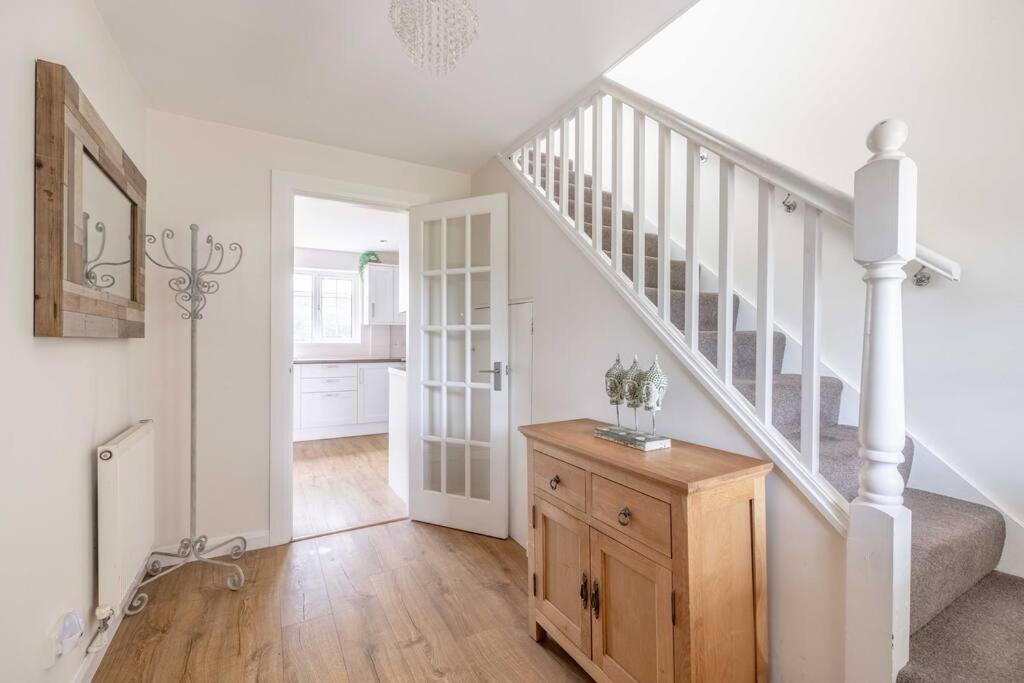 3-Bed Family Home With Parking & Large Garden Windsor Eksteriør bilde